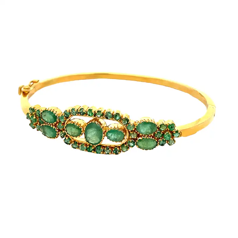 Enchanting green-hued Gemstone Bracelet - Free size